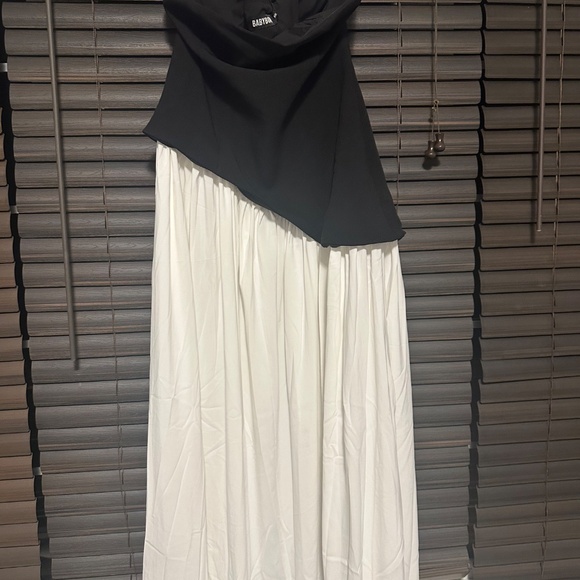 MALIYAH MAXI DRESS - BLACK/WHITE - Picture 5 of 5